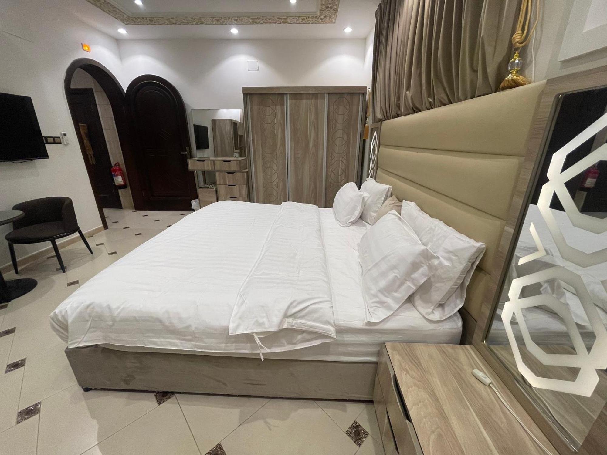 Friday Suites อาลูลา ภายนอก รูปภาพ